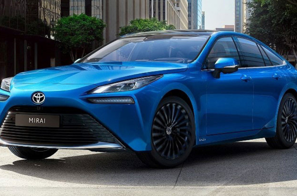 Toyota unapredila svoju limuzinu na vodonik, povećan domet FOTO