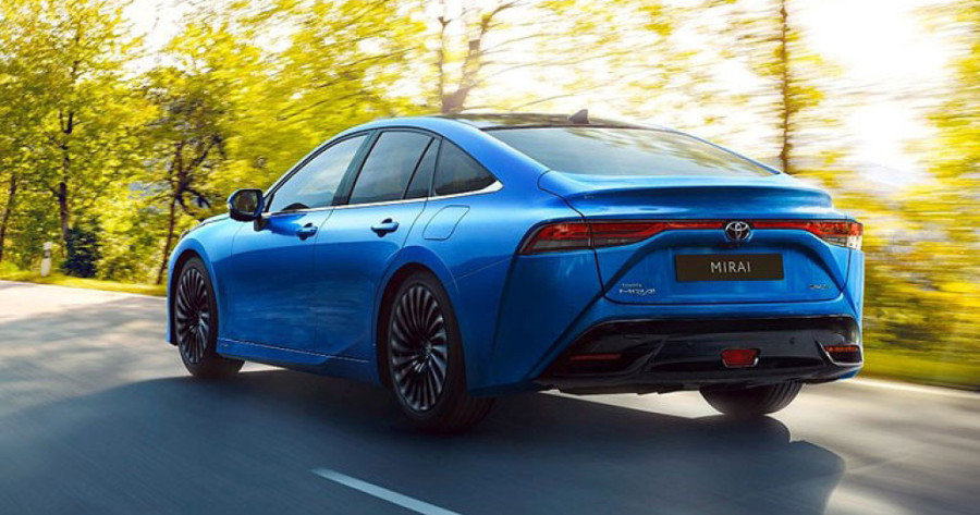 Toyota unapredila svoju limuzinu na vodonik, povećan domet FOTO