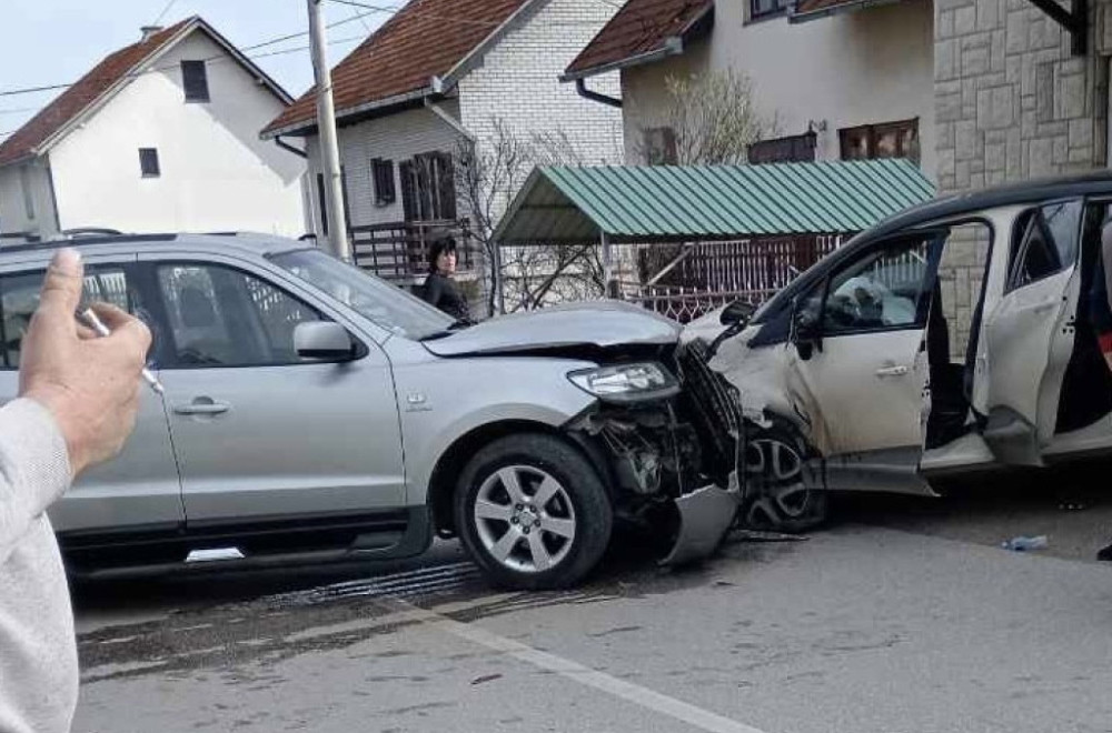 Udes kod Čačka, povređena devojka: Lančani sudar četiri vozila FOTO