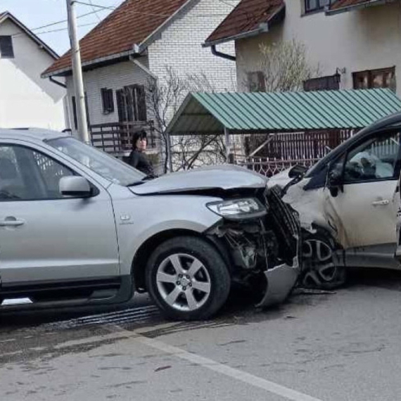 Udes kod Čačka, povređena devojka: Lančani sudar četiri vozila FOTO