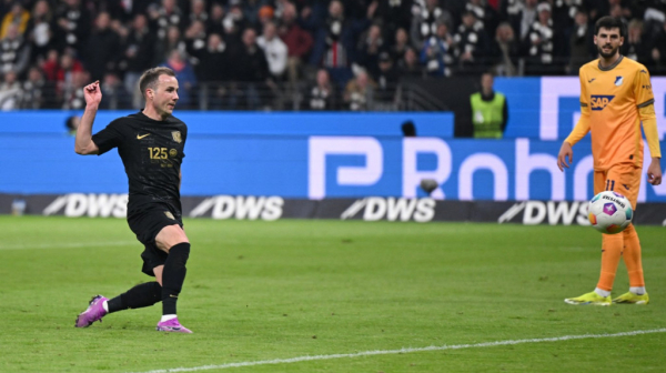 Geceov potpis u pobedi Ajntrahta – Hofenhajm poveo pa se raspao