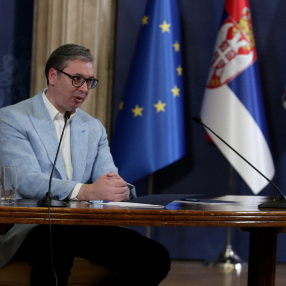 Vučić: Prosečna plata u celoj Srbiji 2027. godine biće 1.400 evra
