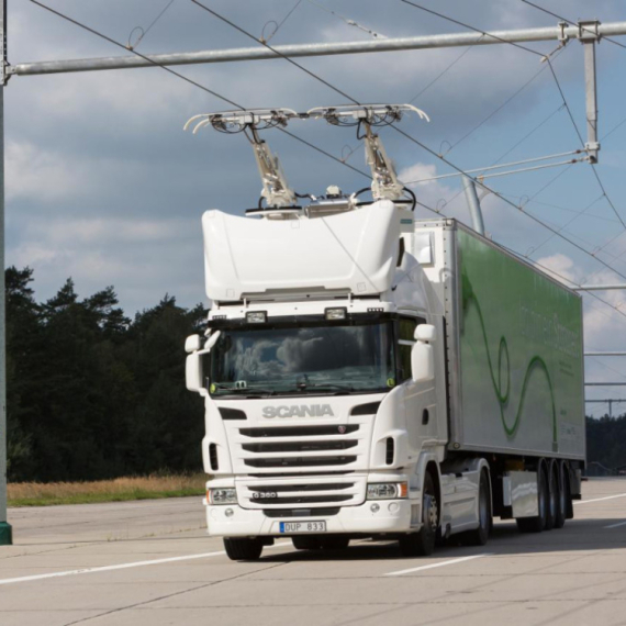 Električni kamioni sa "trolama": Ima li to uopšte smisla?