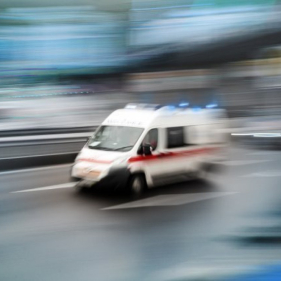Devojčicu udario automobil na Dorćolu, hitno prevezena u Tiršovu