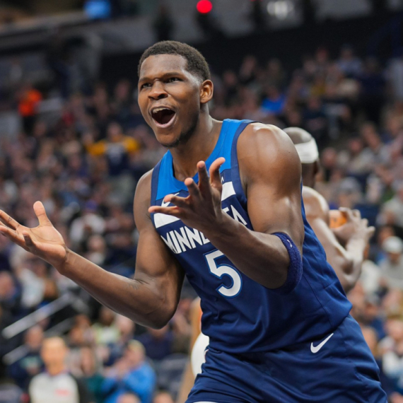 Edvards opleo po sudijama: Jedan igrač šutira više penala nego ceo naš tim