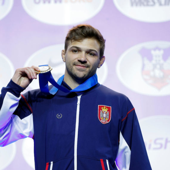 Mićiću zlato i trofej za najboljeg rvača na turniru u Sofiji