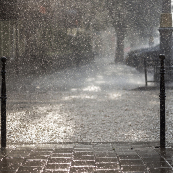 Rekordna količina kiše pala u Zadru: Poplavljene ulice, brodovi na ulicama FOTO