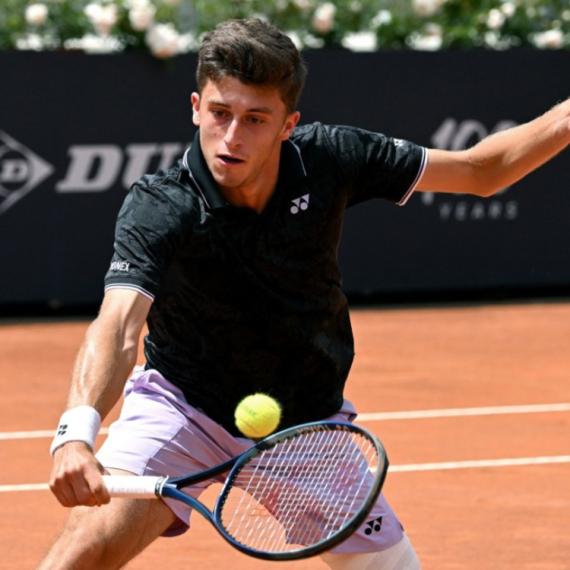 Đokovićev naredni rival drži njegov poster na zidu