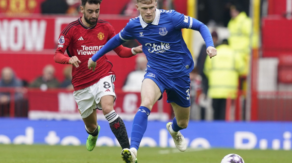 Junajted prodaje dva štopera da dovede jednog