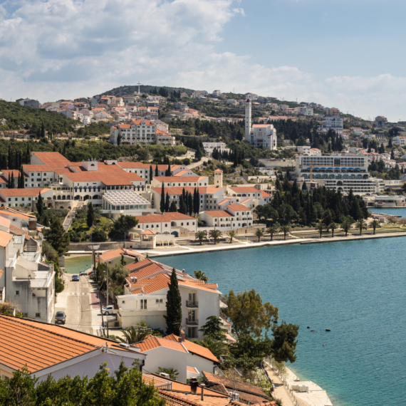 Otvorena sezona kupanja u Neumu: "Rezervisani skoro svi kapaciteti"