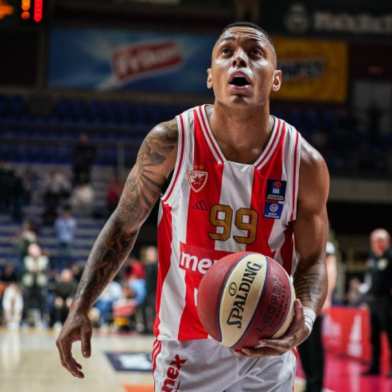 Jago dos Santos zakucao preko trojice VIDEO