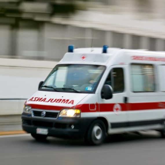 Hitna: Dvoje povređenih u dve saobraćajne nesreće u Beogradu