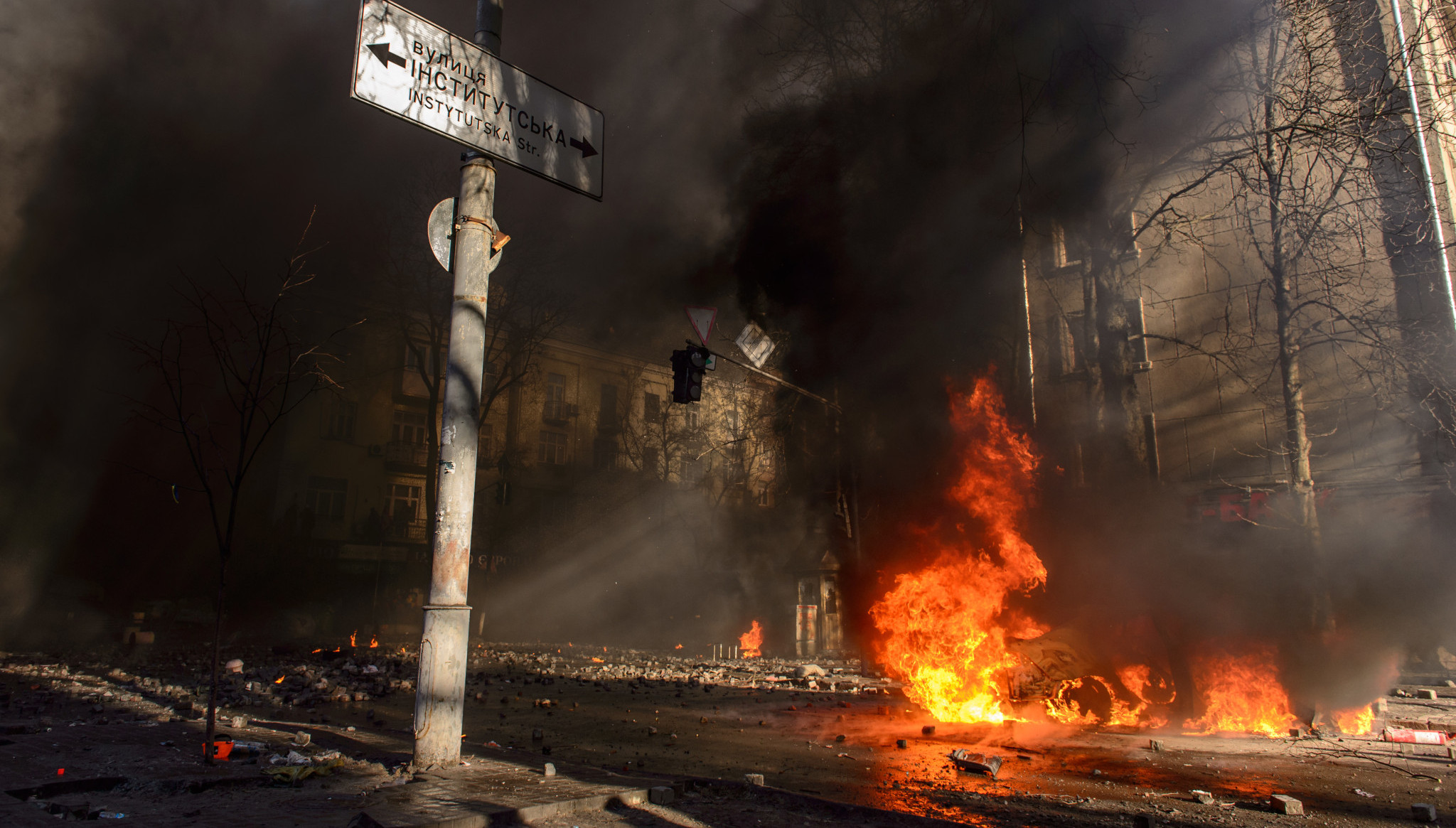 Odbijen ruski juriš; Eksplozija za eksplozijom; Sve je u ruševinama