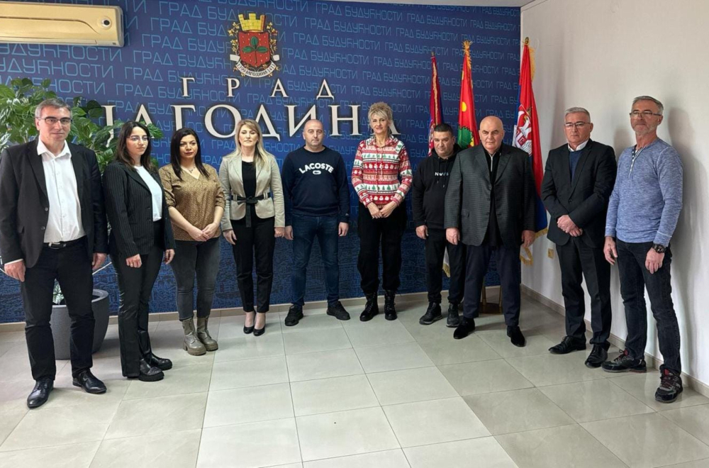 Palma vodi 300 ljudi u Beč