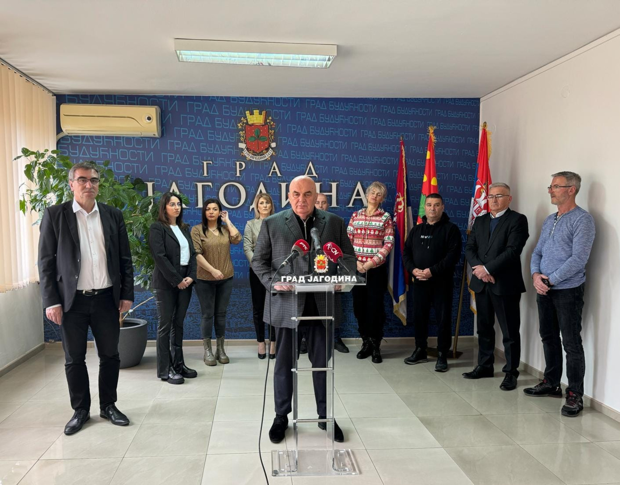 Palma vodi 300 ljudi u Beč