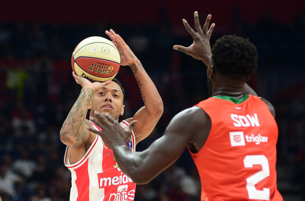 Jago pesnicom udarao grb Partizana VIDEO