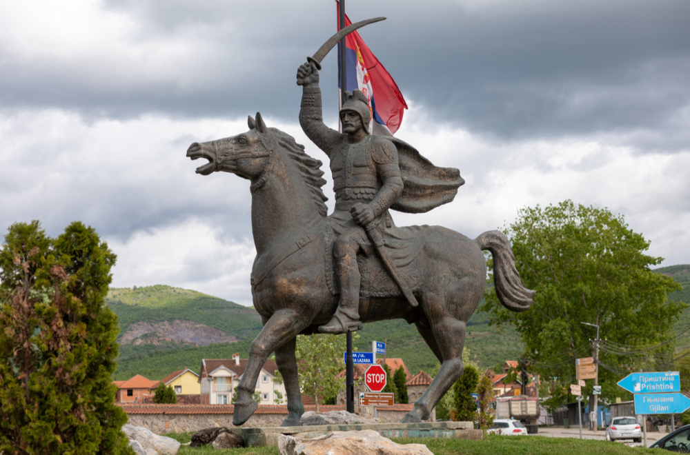 Nova provokacija: Vozila sa albanskim zastavama uz glasne sirene prošla ulicama Gračanice VIDEO