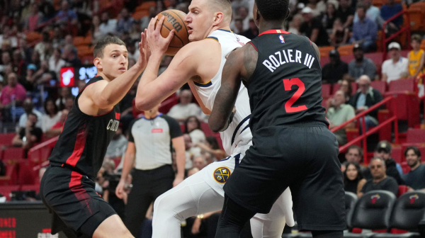 Jokić stidljiv na šutu – 12 poena protiv Jovića VIDEO