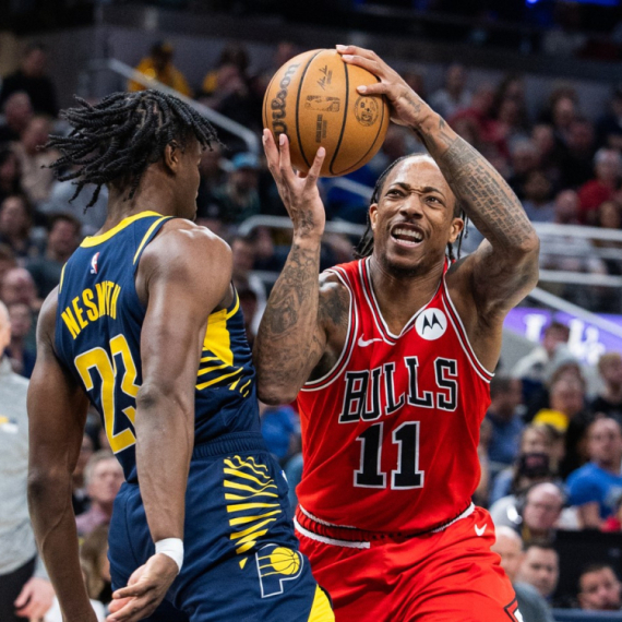 Bulsi sa 46 poena Derozana slavili posle produžetaka, Klivlend ubedljiv VIDEO