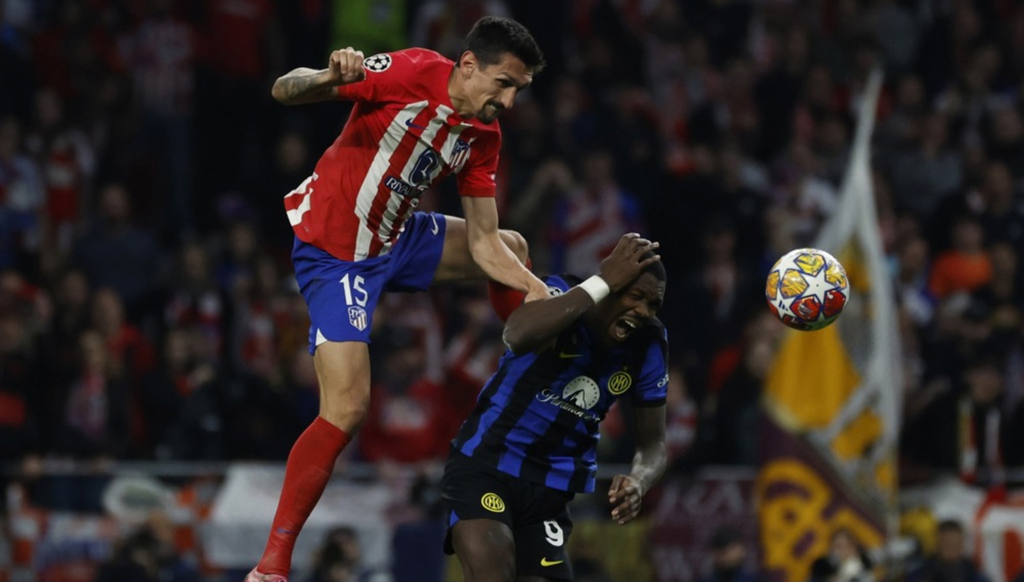 Šokantan detalj u LŠ – Tiram uhvatio Savića za međunožje VIDEO