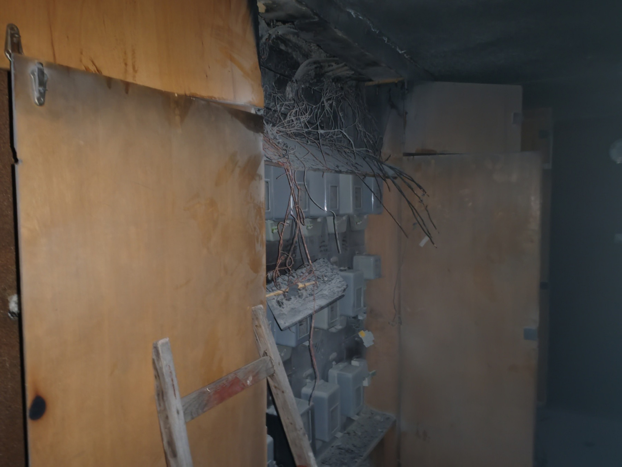 Požar u Čačku: Eksplodirali bojleri u stambenoj zgradi FOTO