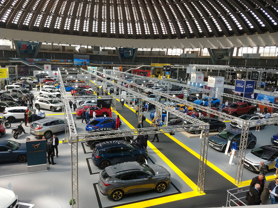 Skok prodaje novih vozila u Srbiji za 20%, kupci pazarili i 2 Ferrarija i 2 Lamborghinija