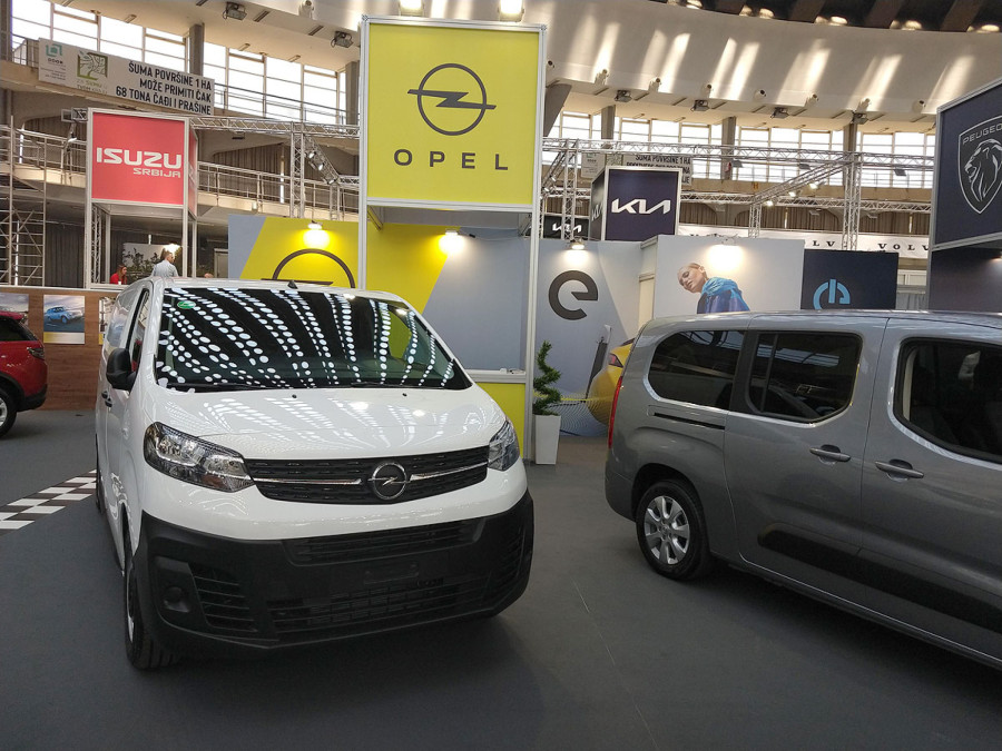 Skok prodaje novih vozila u Srbiji za 20%, kupci pazarili i 2 Ferrarija i 2 Lamborghinija