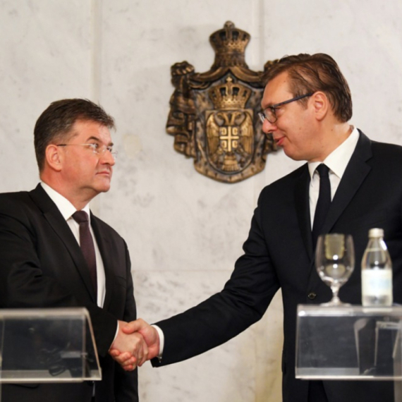 Vučić sutra sa Lajčakom