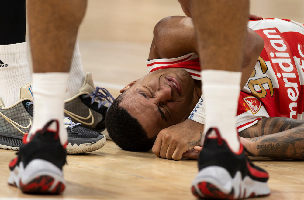 Jago iznet sa terena – završio u bolnici zbog potresa mozga