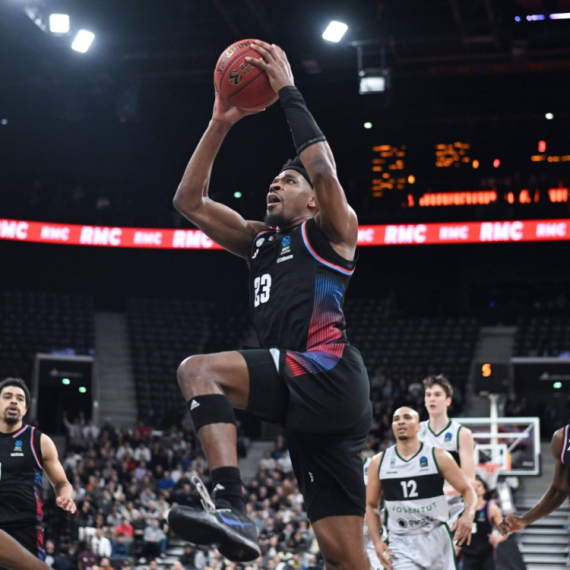 Pariz nezaustavljiv – rutinski razbio evroligaša VIDEO