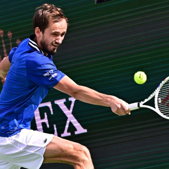 Medvedev ismevao Runea, pa preokrenuo VIDEO