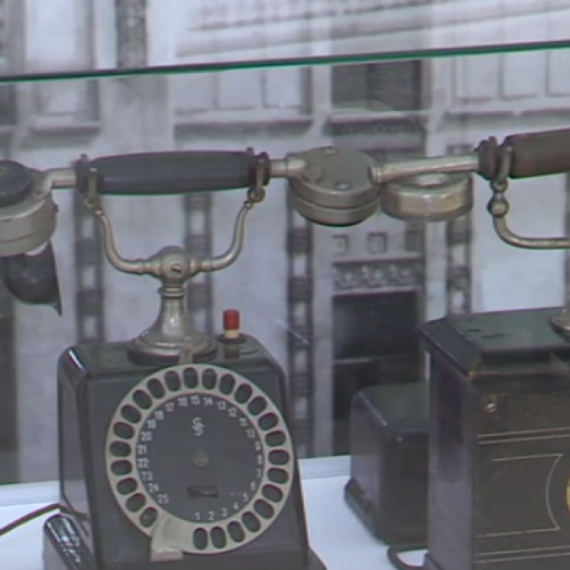 Na današnji dan, prvi telefon stigao je u Srbiju