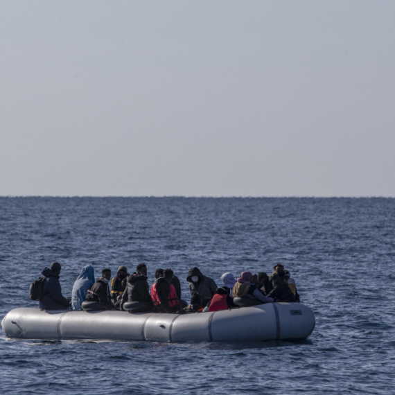 Prevrnuo se čamac s migrantima, poginule 22 osobe