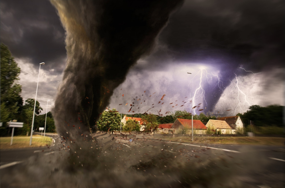 Jezivo: Tornado nosio sve pred sobom, ima mrtvih VIDEO