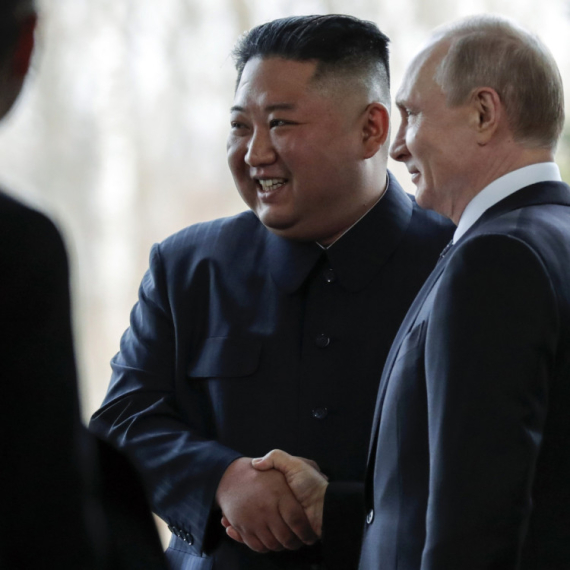 Džong Un pokazao Putinov poklon: Ovo je dokaz našeg prijateljstva VIDEO