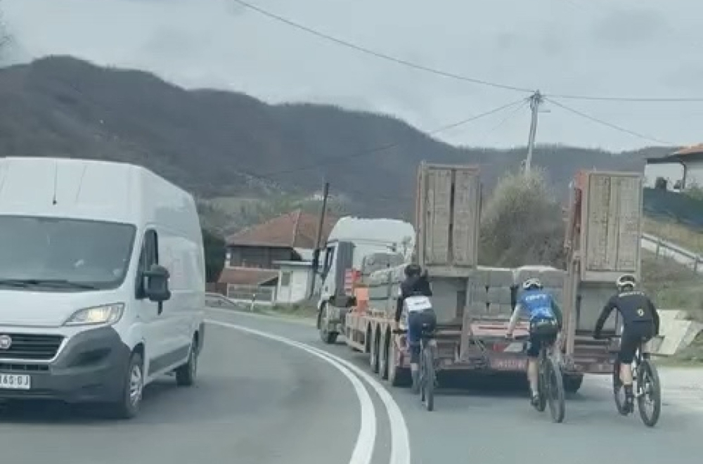 Neverovatan prizor na jednoj od najopasnijih srpskih deonica: Vozači ostali u šoku FOTO