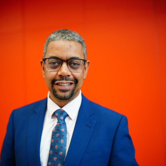 Vels dobio novog premijera; Prvi evropski crni lider