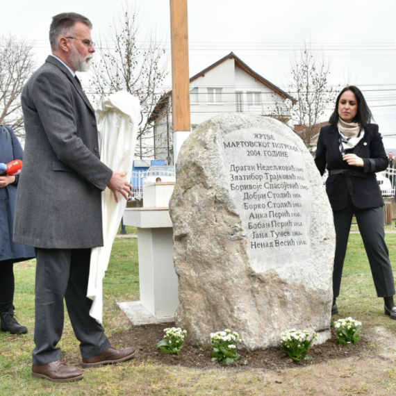 Otkriven spomenik žrtvama 17. marta na KiM; Dvadeset godina od pogroma nad Srbima