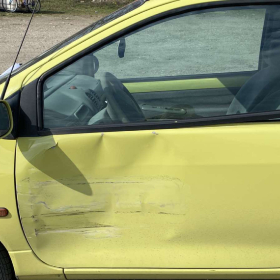 Udario parkiran auto i pobegao, a onda se ovo dogodilo FOTO