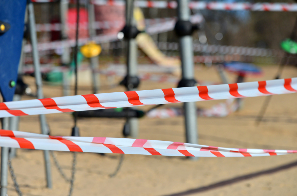 Građani, oprez: Deo parka zatvoren zbog klizišta