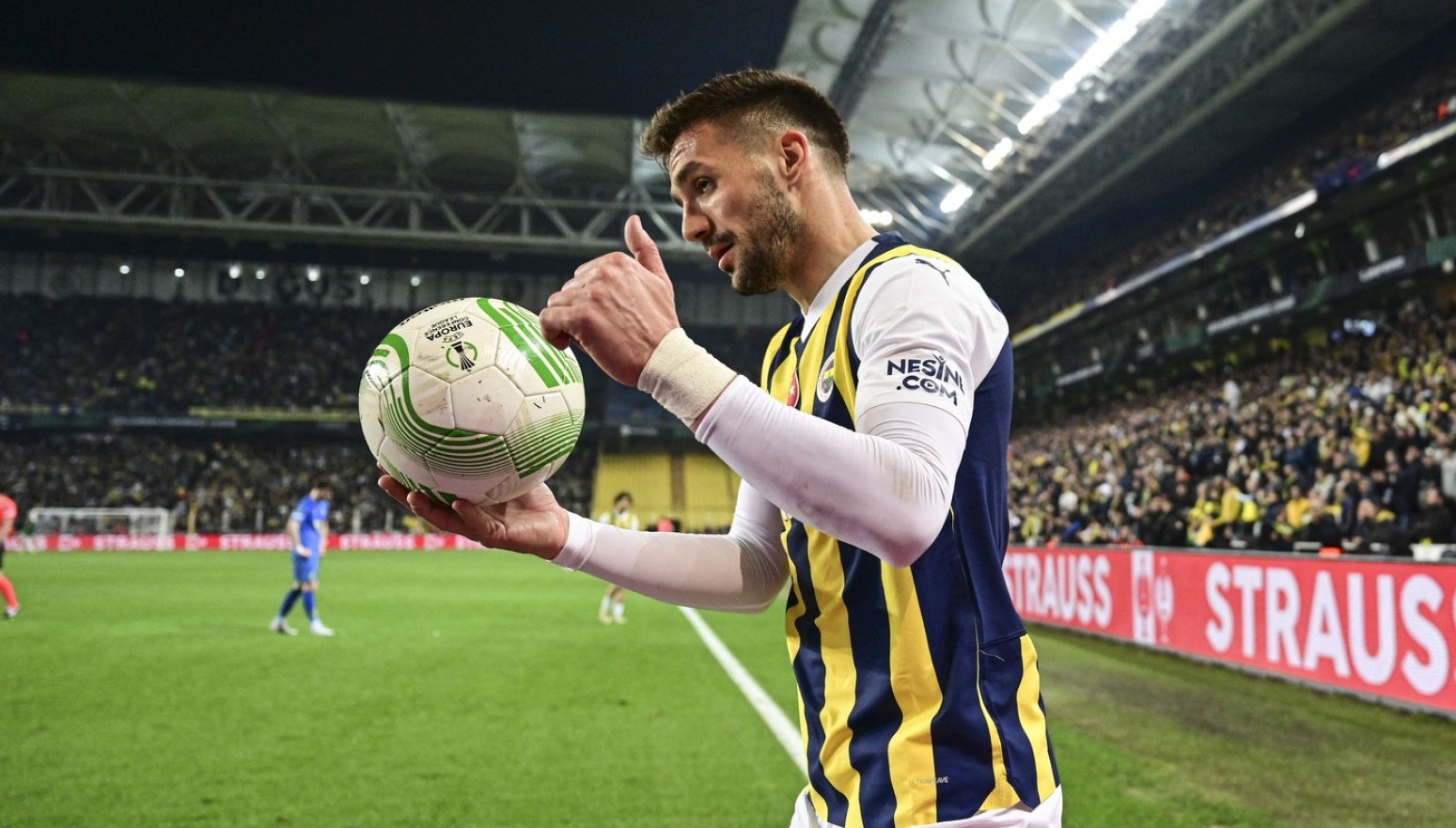 Tadić oduševio turske ultrase VIDEO