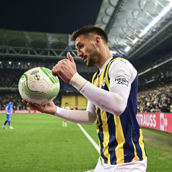 Tadić oduševio turske ultrase VIDEO