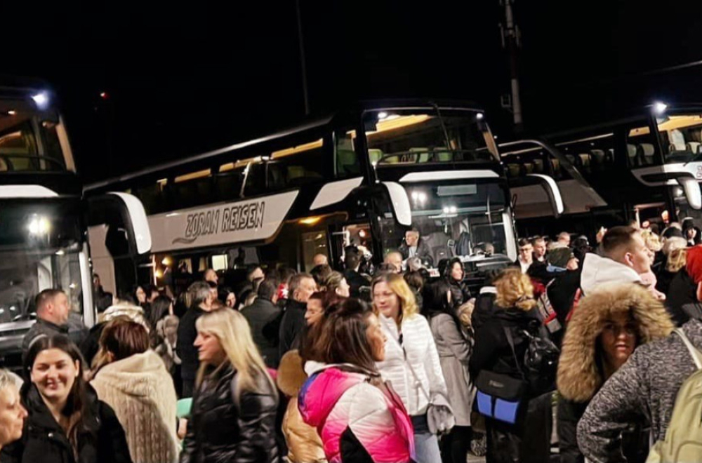 Delegacija od 300 ljudi iz Srbije stigla u Beč FOTO/VIDEO