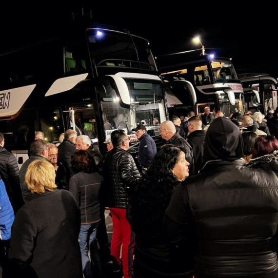 Delegacija od 300 ljudi iz Srbije stigla u Beč FOTO/VIDEO