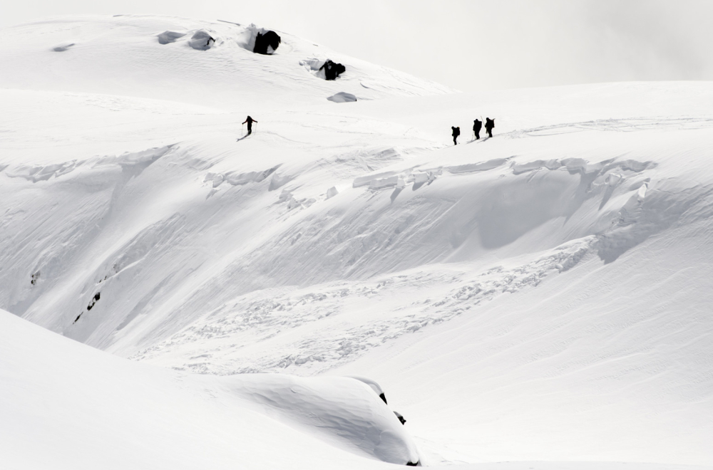 Lavina zatrpala turiste na Kamčatki, dvoje nestalo