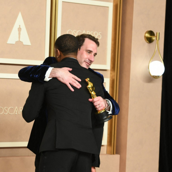 I najseksepilniji muškarci plaču, glumac vapi za "normalnom" ženom