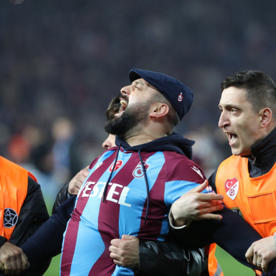 Uhapšeno 12 osoba posle incidenta na meču Trabzonspora i Fenerbahčea