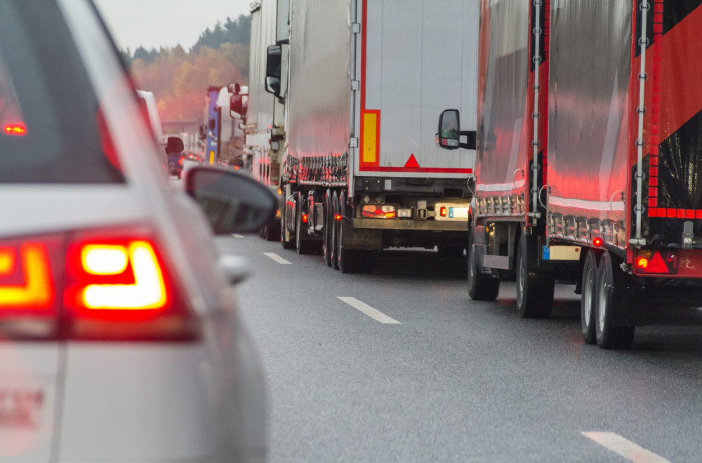 Bez zadržavanja na rampama auto-puteva, na Preševu kamioni čekaju šest sati