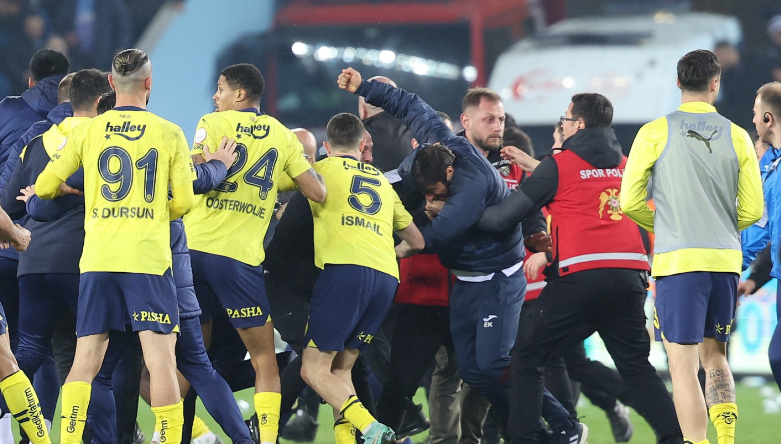 Članovi Fenerbahčea odlučuju o povlačenju kluba iz lige