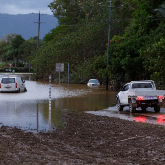 Drama: Oko 700 ljudi ostalo blokirano, prekinute sve veze FOTO